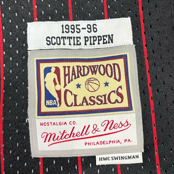 Scottie Pippen Mitchell and Ness Chicago Bulls 1995-96 Swingman Jersey Medium - Picture 4 of 7